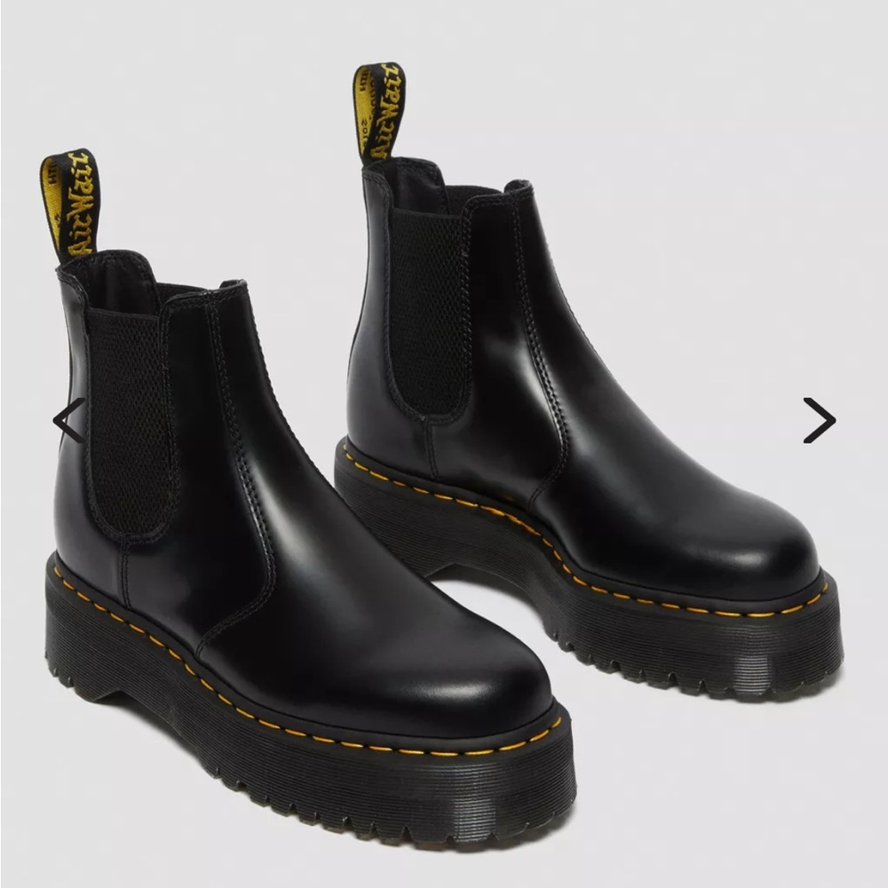 2976 SMOOTH LEATHER PLATFORM CHELSEA BOOTS - size 8